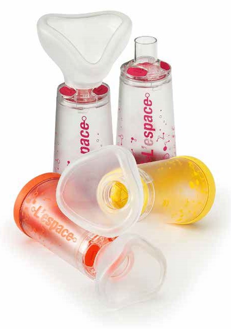 CAMERA DISTANZIATRICE PER EROGATORI SPRAY PREDOSATI L'ESPACE 220ML PEDIATRICO SPAZIO MORTO 49ML CON MASCHERA VALVOLA INSPIRAZIONE 2 VALVOLE ESPIRAZIONE CODICE COLORE GIALLO - pharmaonline24.it