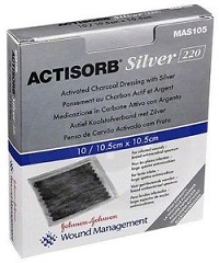 MEDICAZIONE IN CARBONE ATTIVO CON ARGENTO ACTISORB SILVER 10,5X10,5 CM 3 PEZZI - pharmaonline24.it